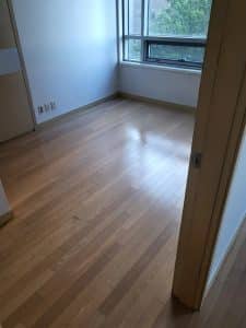 강바루청소와 관리가 정말 잘된바닥사진입니다